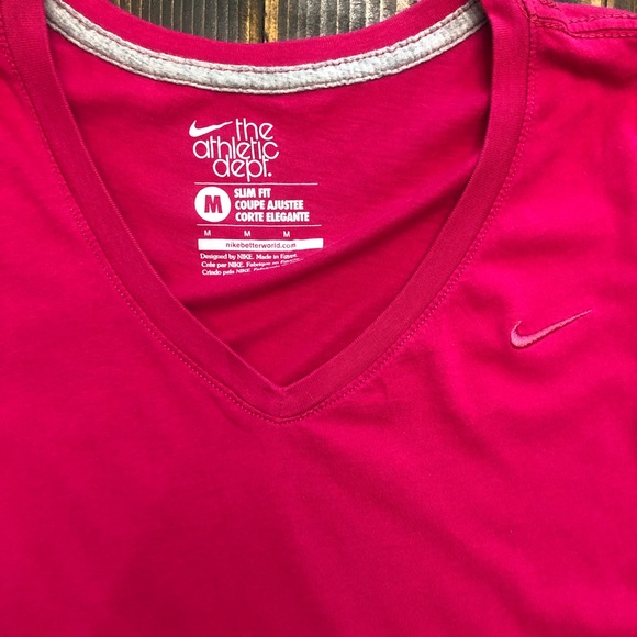 NWOT- NIKE Hot Pink V-Neck Short Sleeve T-Shirt SZ MEDIUM Slim Fit - Picture 2 of 4